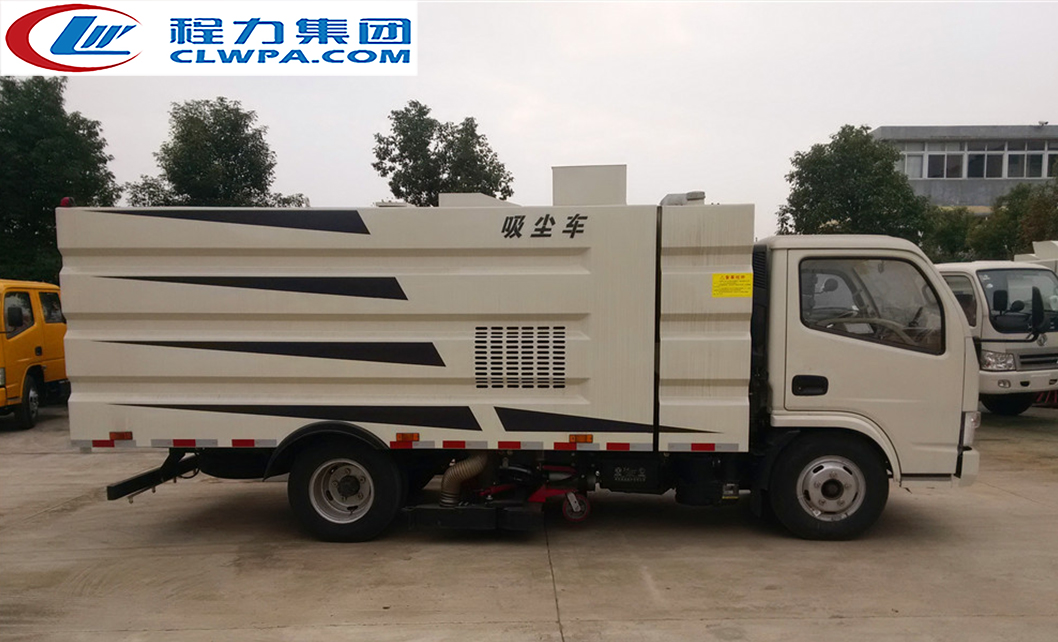 东风小多利卡5方吸尘车_08