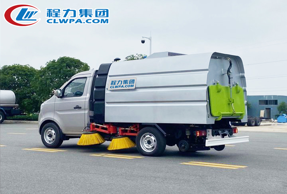 国六长安3方扫路车_09